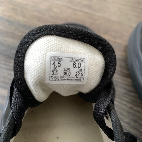 Black Vans shoes - Picture 3 of 3